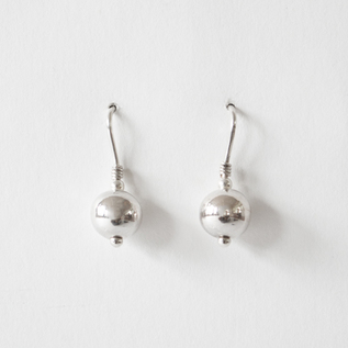 ナバホパールピアス／ERICKA NICOLAS BEGAY（エリッカニコラスビゲイ