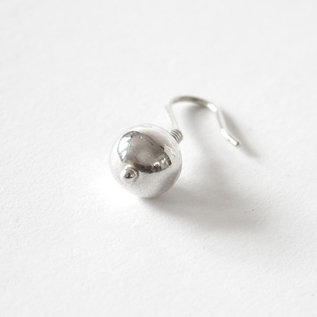 ナバホパールピアス／ERICKA NICOLAS BEGAY（エリッカニコラスビゲイ