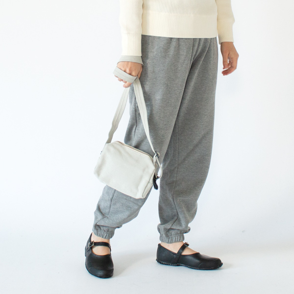 ブランド独自の素材に撥水加工を施したHIP BAG