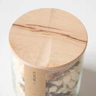 蓋は木製でこのまま飾ってもインテリアになります(HEATHER)