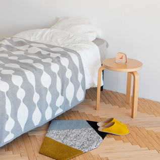 ドット幾何学柄ラグ／TRICOTE（トリコテ）｜愛着を持ってずっと使い