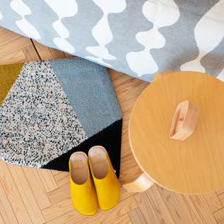 ドット幾何学柄ラグ／TRICOTE（トリコテ）｜愛着を持ってずっと使い