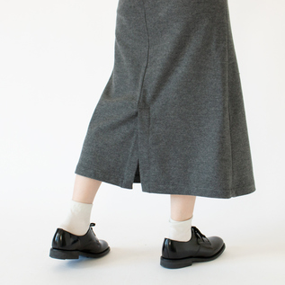 後中心にスリットあり(身長162cm、GREY) 後中心にスリットあり(身長162cm、GREY)