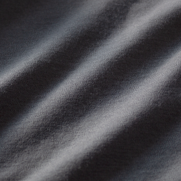 ナチュラルなストレッチ性が特徴の上質なメリノウール素材(BLUE GREY)