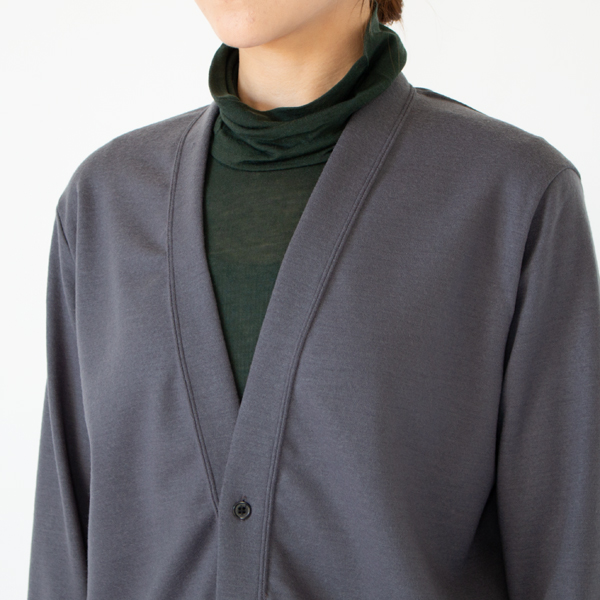 深いVタイプのカーディガン(身長162cm、BLUE GREY)