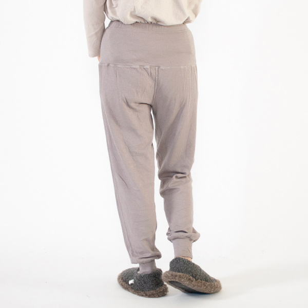 薄鈍・身長162cm