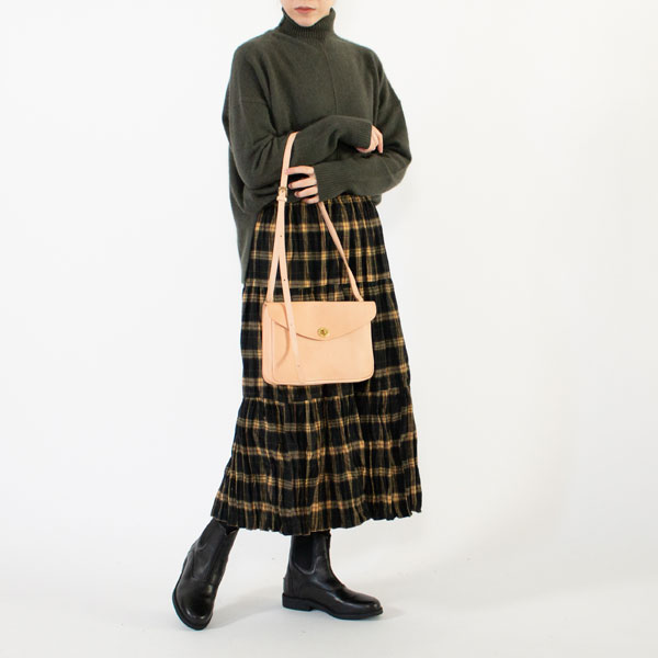 モデル身長：162cm（sand）