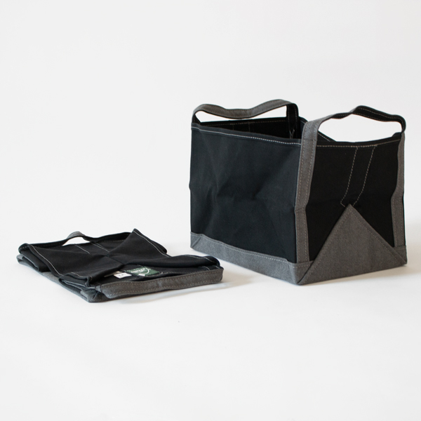 コンパクトに折りたたんで収納できます(BLACK)