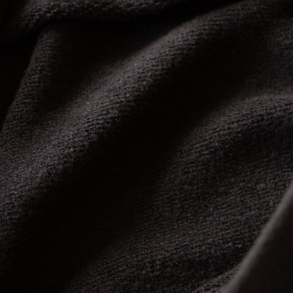 甘撚りの糸の先端を起毛させたフリースのような肌触り(SBK) 甘撚りの糸の先端を起毛させたフリースのような肌触り(SBK)