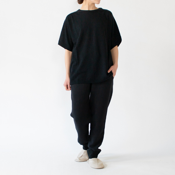 スウェットロングパンツとの組み合わせもおすすめです(M・身長162cm)