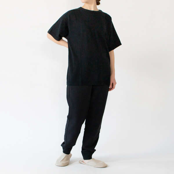 スウェットロングパンツとの組み合わせもおすすめです(M・身長162cm)