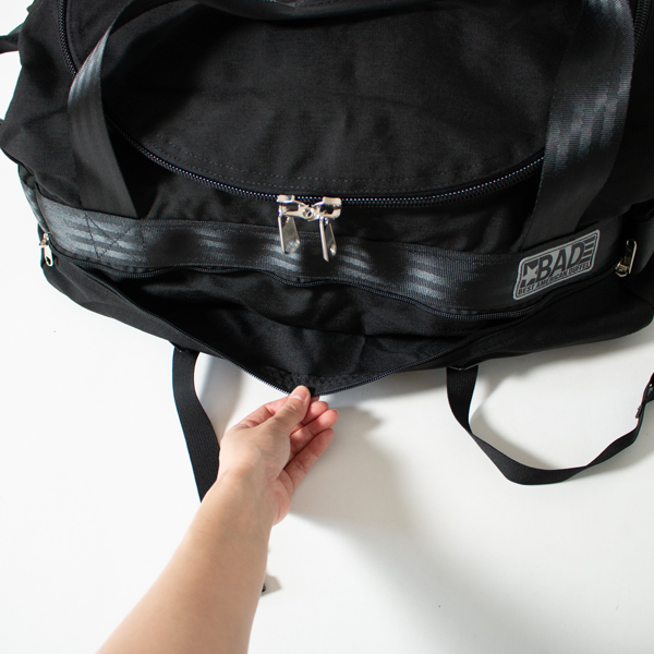 表側のポケット(BLACK&BLACK )