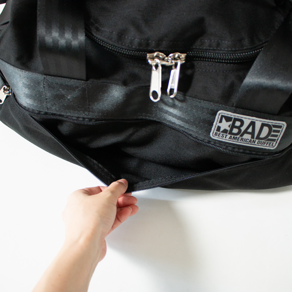 表側のポケット(BLACK&BLACK )