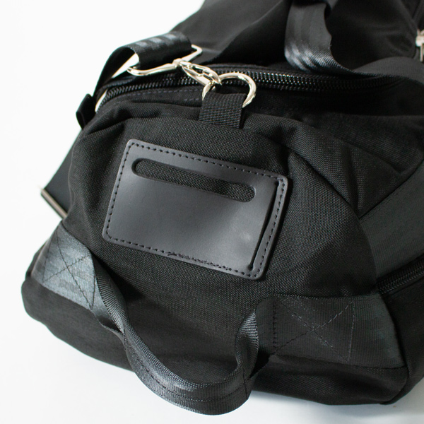 片サイドにはカード入れが付いています(BLACK&BLACK )