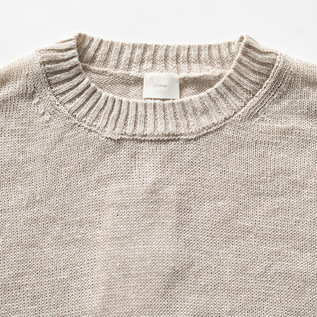 コンパクトな首周り(BEIGE) コンパクトな首周り(BEIGE)