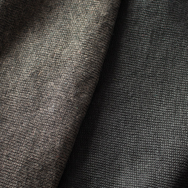 左：C.GREY、右：BLACK