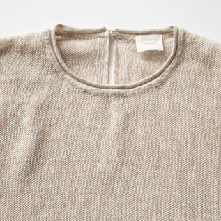 コンパクトな首元(BEIGE) コンパクトな首元(BEIGE)