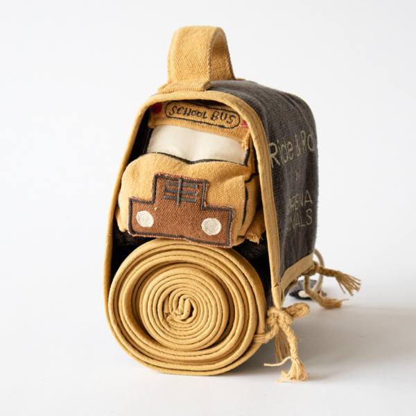 ロード部分はくるくると丸めて収納ができます(SCHOOL BUS) ロード部分はくるくると丸めて収納ができます(SCHOOL BUS)