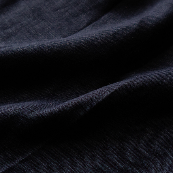 リネンの艶が感じられる色味(NAVY)
