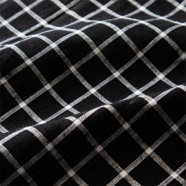 汚れの目立ちにくいチェック模様(WINDOWPANE)