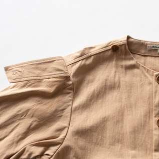 デザインポイントの肩の肩章(BEIGE) デザインポイントの肩の肩章(BEIGE)