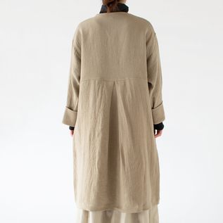 背中のヨークとヨーク下のタック(BEIGE) 背中のヨークとヨーク下のタック(BEIGE)