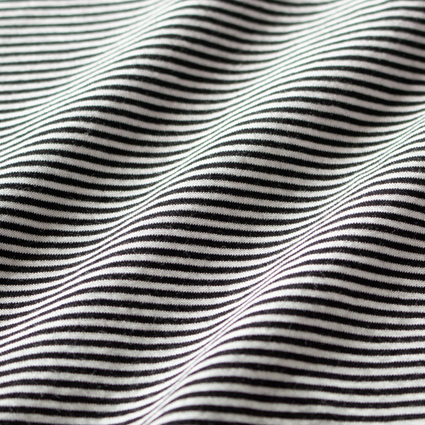 柔らかくしっとりとした上質なタッチが特徴(BLACK)
