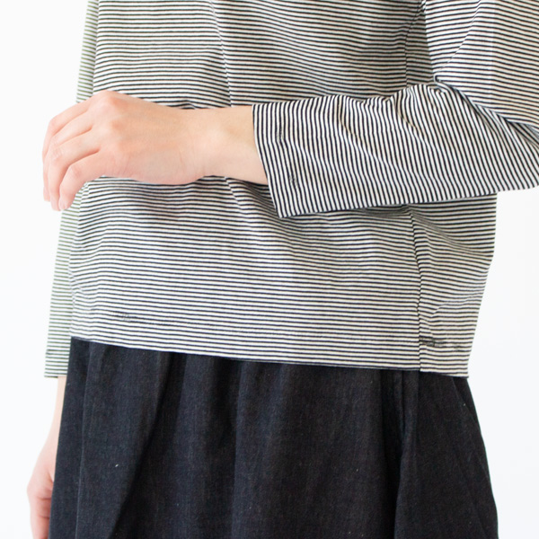 短めの袖丈です(身長162cm・BLACK)