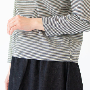 短めの袖丈です(身長162cm・BLACK) 短めの袖丈です(身長162cm・BLACK)