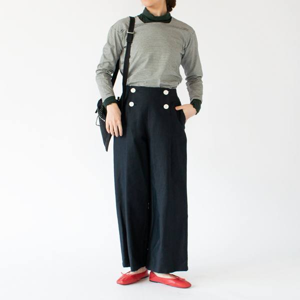 インナーにタートルネックを合わせて(身長162cm・BLACK)