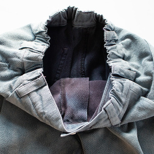 綿 刺子織 タックテーパードパンツ／FACTORY（ファクトリー）｜愛着を