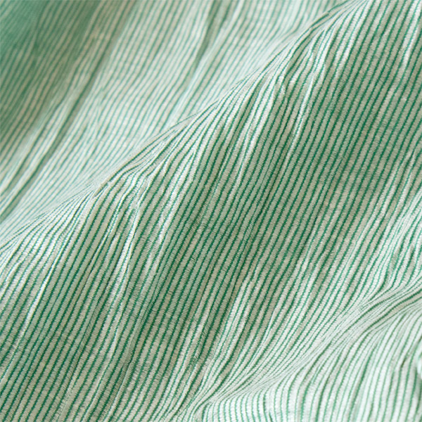 深いシワと細いストライプが印象的な表情を持っています(GREEN)