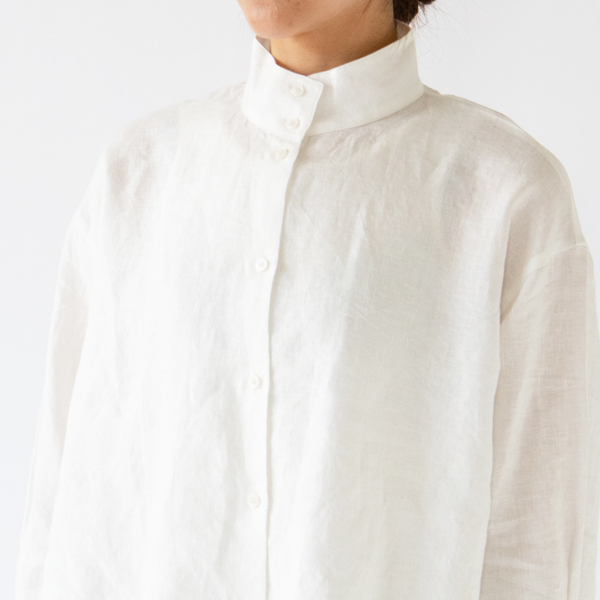 クラシカルなスタンドカラー(WHT・身長162cm)
