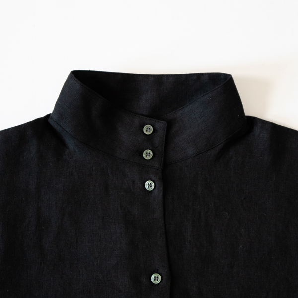 クラシカルなスタンドカラー(BLK)