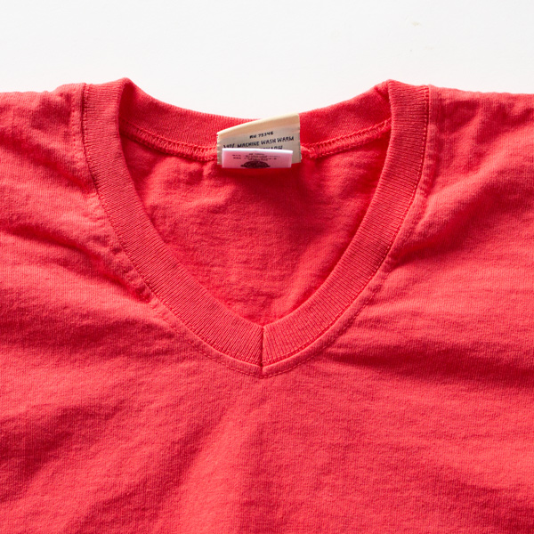 程よい広さのVネック 程よい広さのVネック