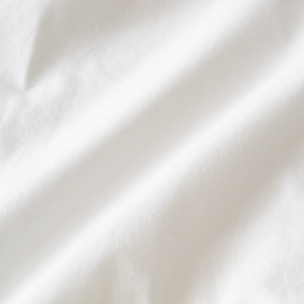 きれいな表面感と滑らかなハリ感(WHITE)