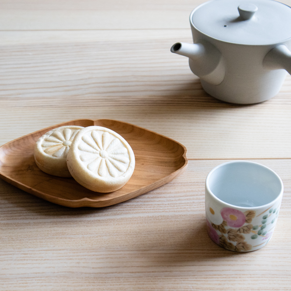 茶菓子入れとして(隅入菱)