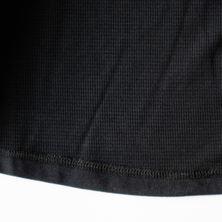肌離れがよく、汗をかいても快適(BLACK)