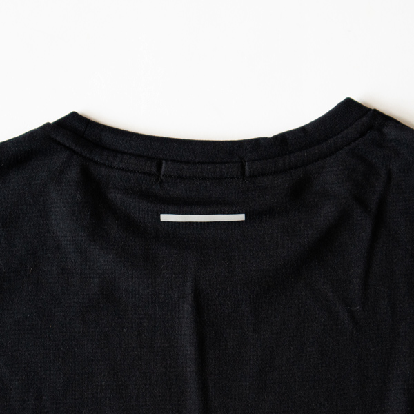 背面(BLACK)