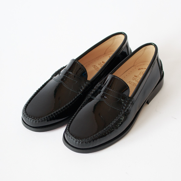 エナメルローファー　BLACK