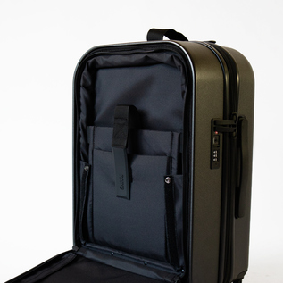 フロントのPC収納スペース(01 Black) フロントのPC収納スペース(01 Black)