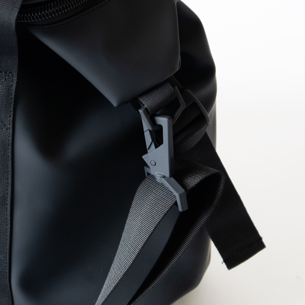 ショルダーは取り外し可能(01 Black)