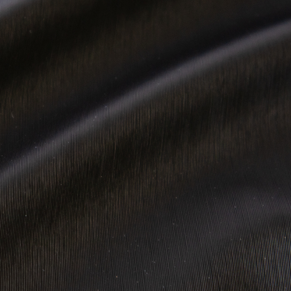 さらっと軽い手触りの生地表側(84 Black Grain)