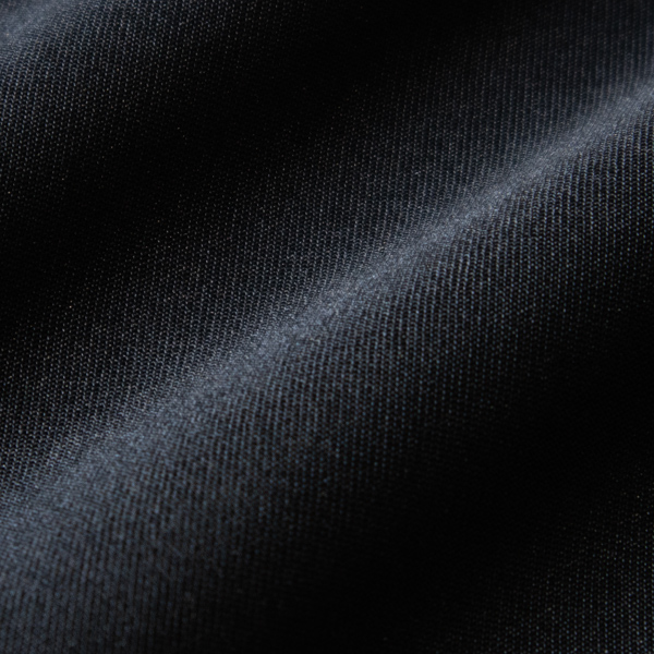 重ね着もごわつかない生地裏側(84 Black Grain)