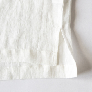 サイドのスリット(OFF WHITE) サイドのスリット(OFF WHITE)