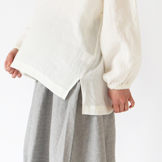サイドのスリット(OFF WHITE) サイドのスリット(OFF WHITE)