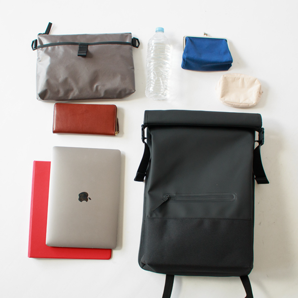 しっかり収納できます(01 Black)