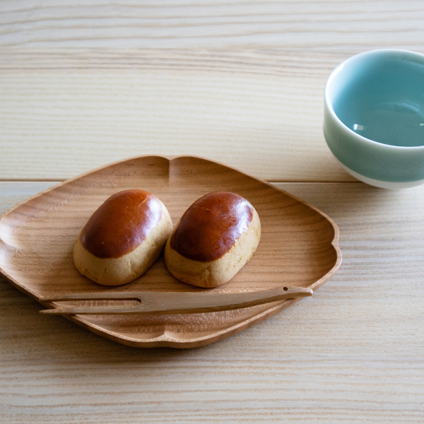 お菓子を乗せて(隅入菱)