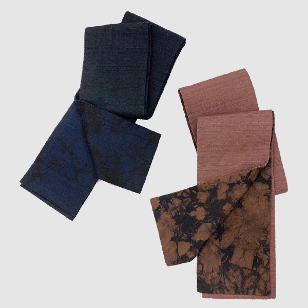 左：BLACK、右：BROWN