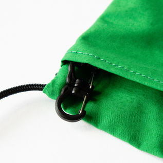 フックの形状は前と後ろで異なり、つけるものを使い分けられます(SLING PURSE M) フックの形状は前と後ろで異なり、つけるものを使い分けられます(SLING PURSE M)